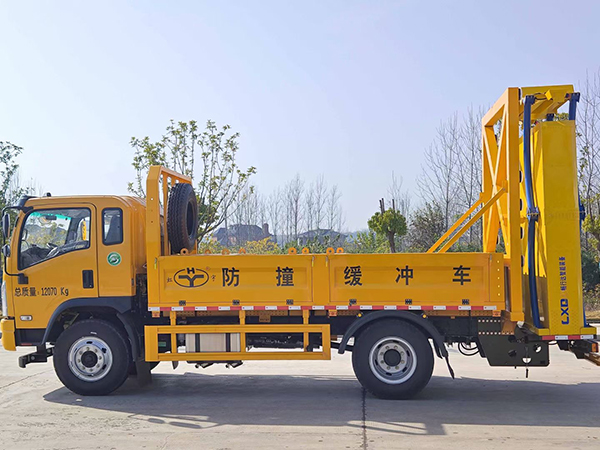 大運(yùn)100K防撞緩沖車(chē)