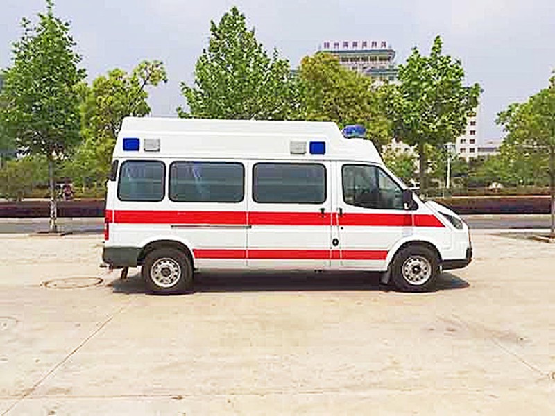 江鈴特順長軸高頂柴油版救護(hù)車